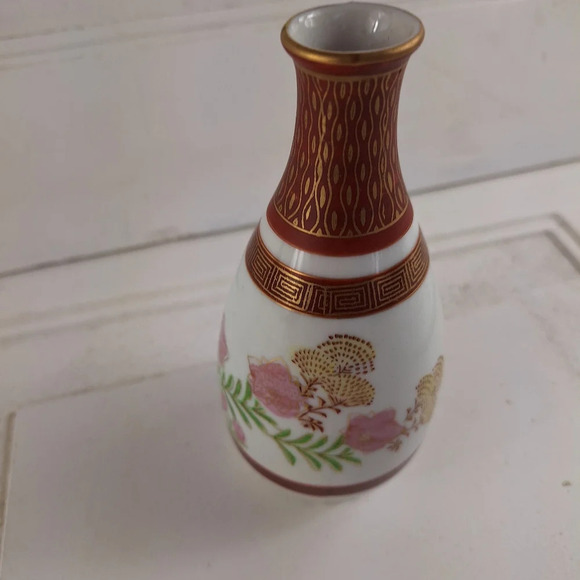 Genuine Kutani Sake Bottle & 1 cup Floral Accents - Picture 6 of 7